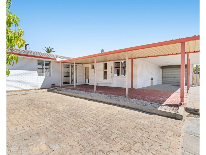 6 Chamberlain Way, Armadale WA 6112