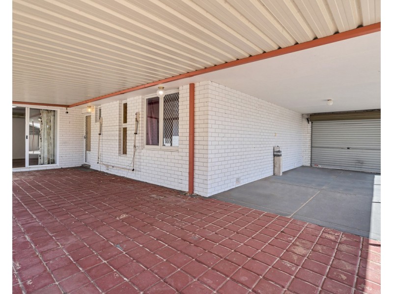 6 Chamberlain Way, Armadale WA 6112