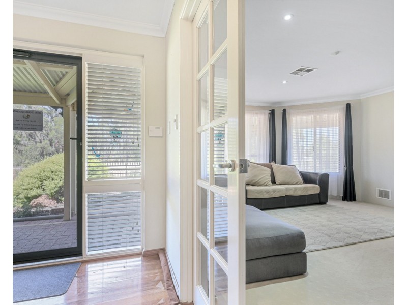 1 Blissett Drive, Bedfordale WA 6112