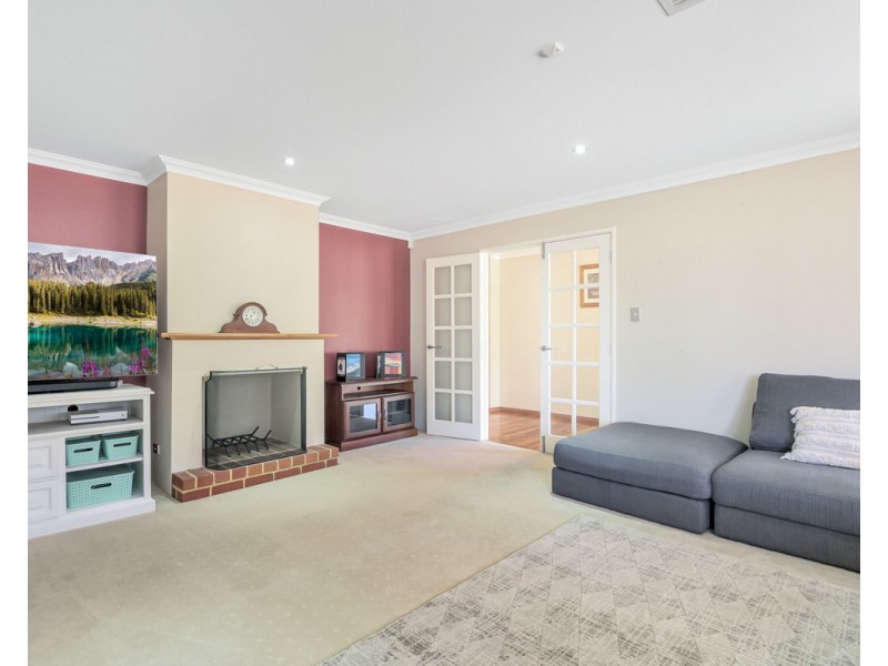 1 Blissett Drive, Bedfordale WA 6112