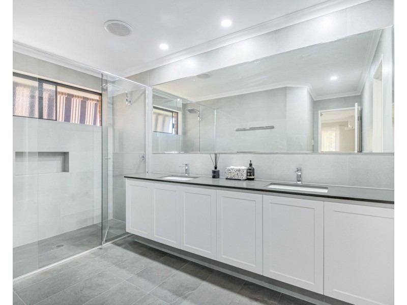 1 Blissett Drive, Bedfordale WA 6112