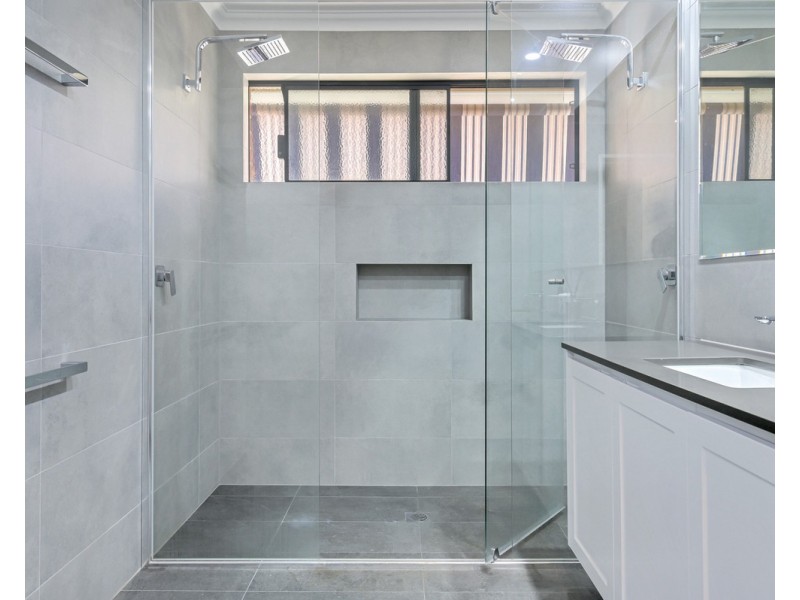 1 Blissett Drive, Bedfordale WA 6112