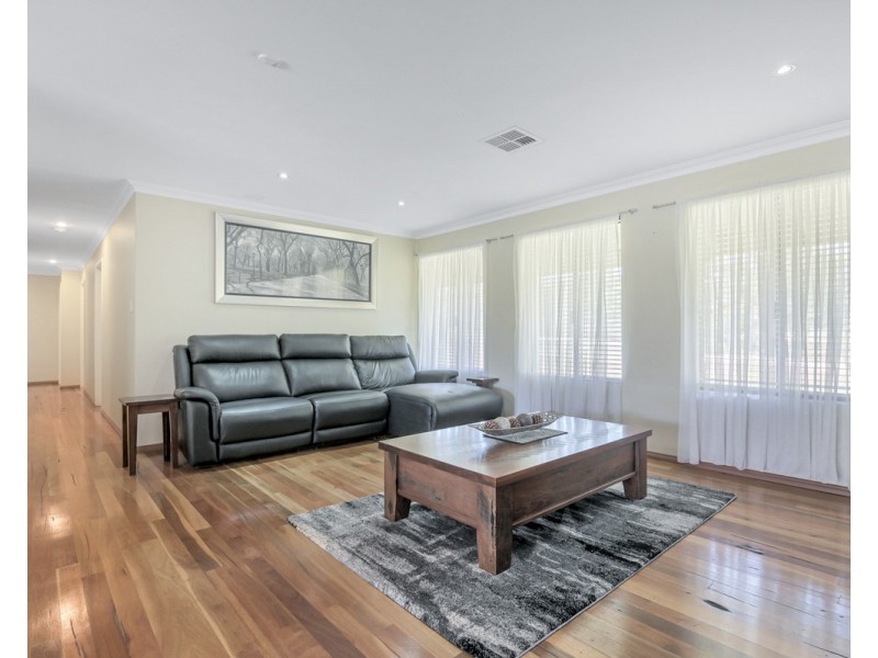 1 Blissett Drive, Bedfordale WA 6112