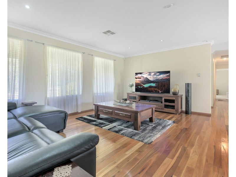 1 Blissett Drive, Bedfordale WA 6112