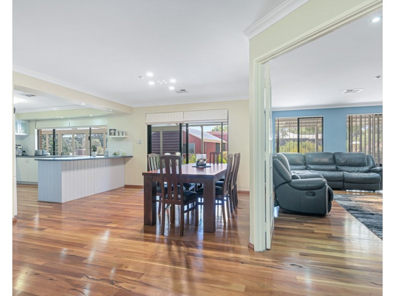 1 Blissett Drive, Bedfordale WA 6112