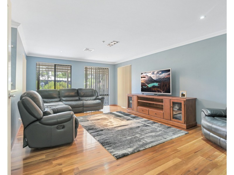 1 Blissett Drive, Bedfordale WA 6112