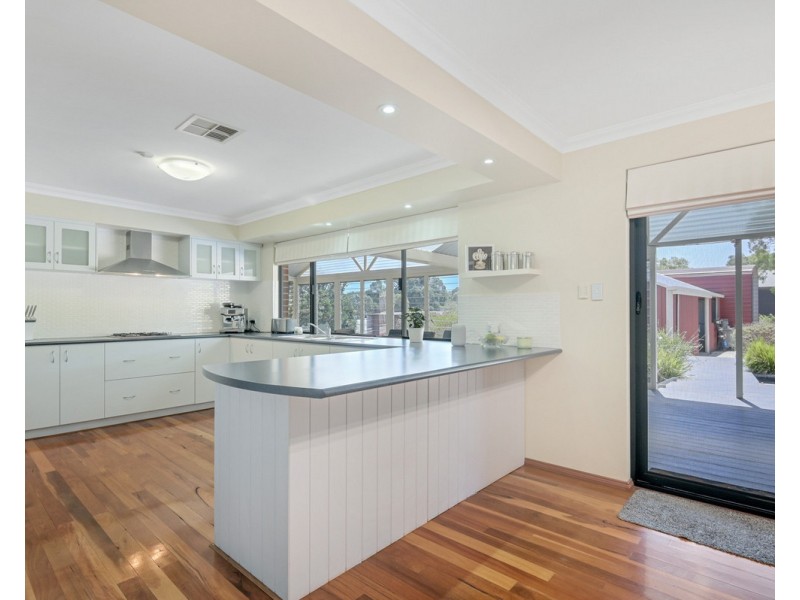 1 Blissett Drive, Bedfordale WA 6112