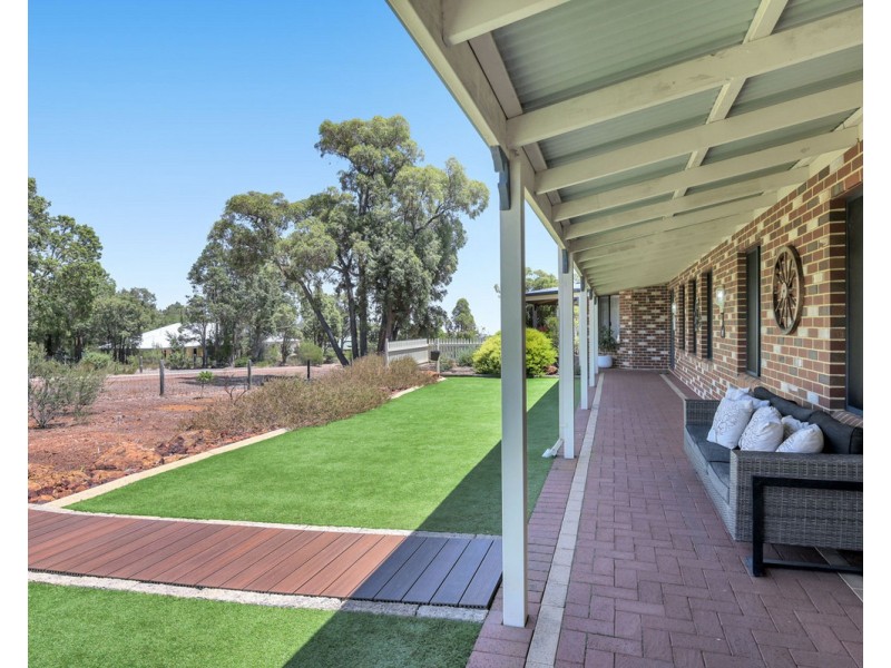 1 Blissett Drive, Bedfordale WA 6112