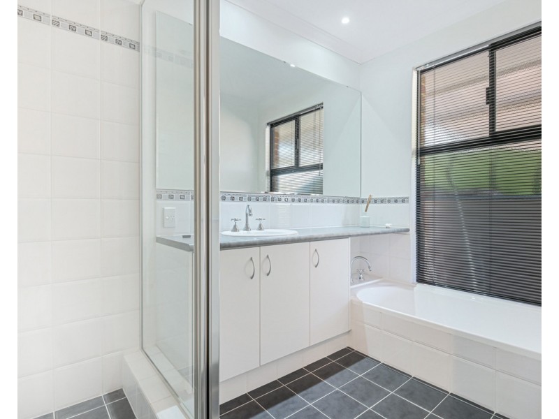 1 Blissett Drive, Bedfordale WA 6112