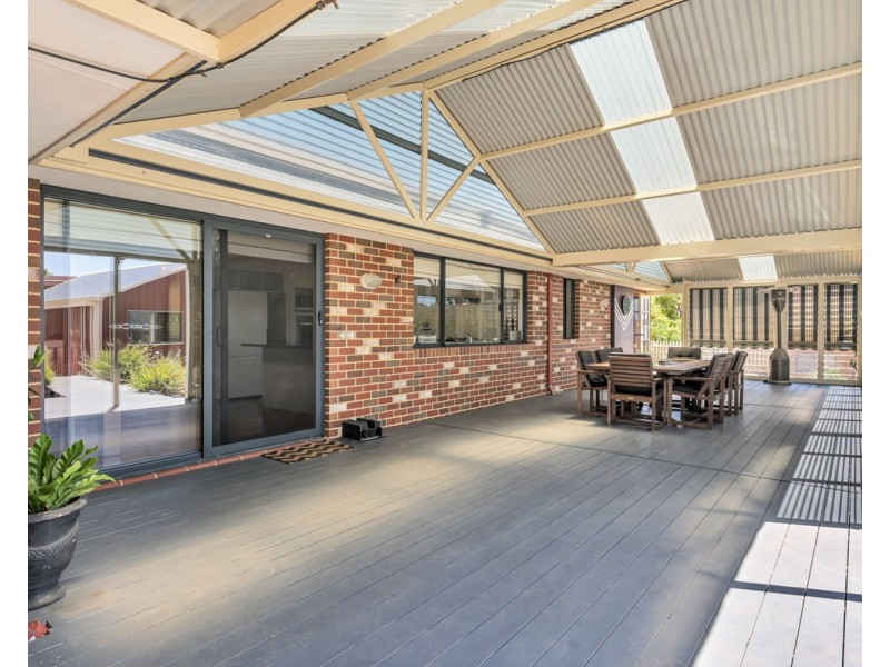 1 Blissett Drive, Bedfordale WA 6112