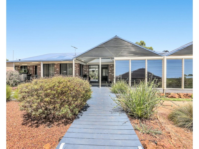 1 Blissett Drive, Bedfordale WA 6112
