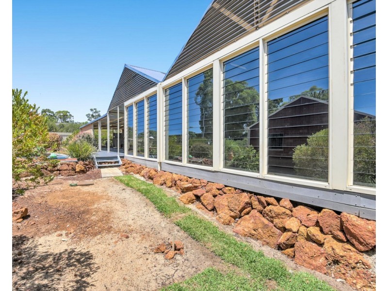 1 Blissett Drive, Bedfordale WA 6112