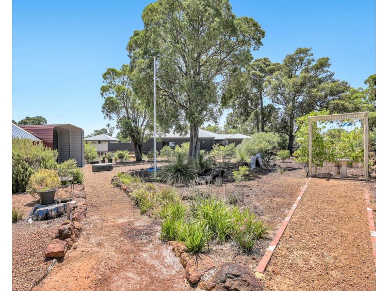 1 Blissett Drive, Bedfordale WA 6112