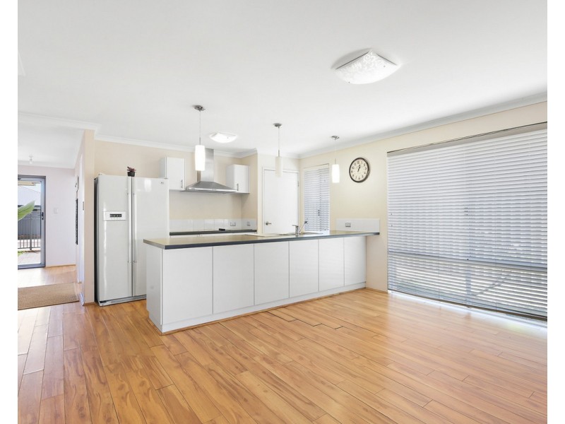 25 Bundoran Approach, Hilbert WA 6112