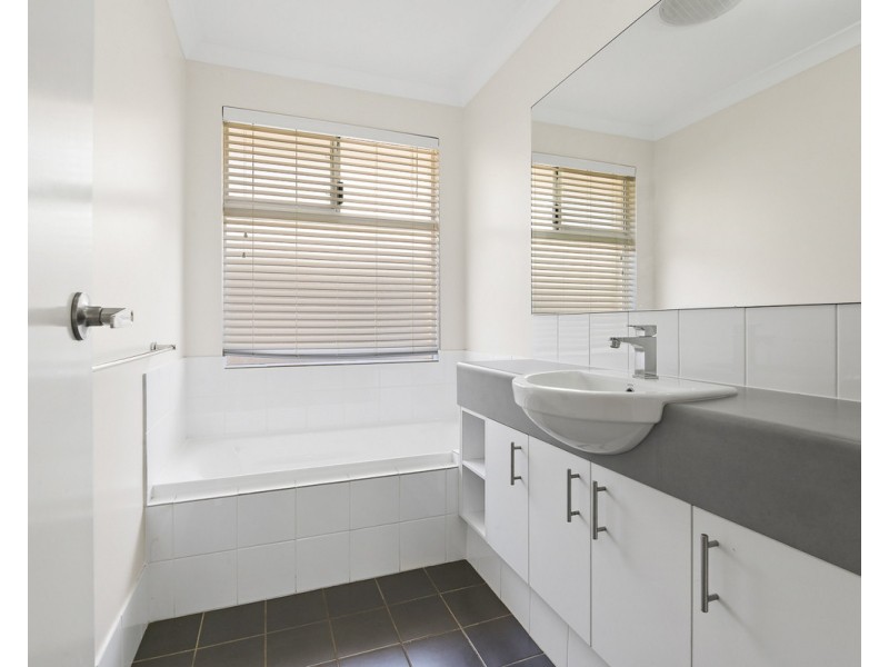 25 Bundoran Approach, Hilbert WA 6112