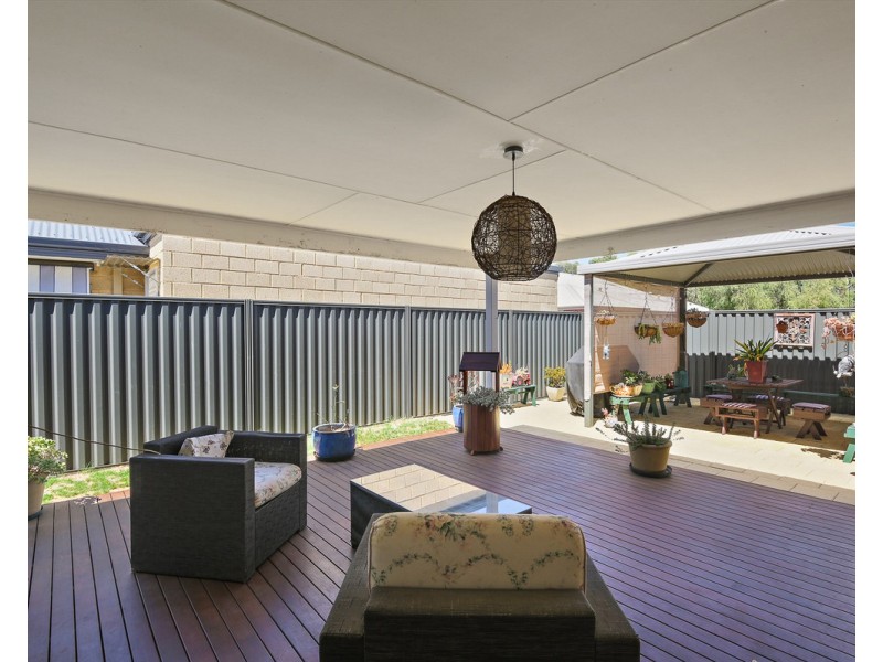 25 Bundoran Approach, Hilbert WA 6112