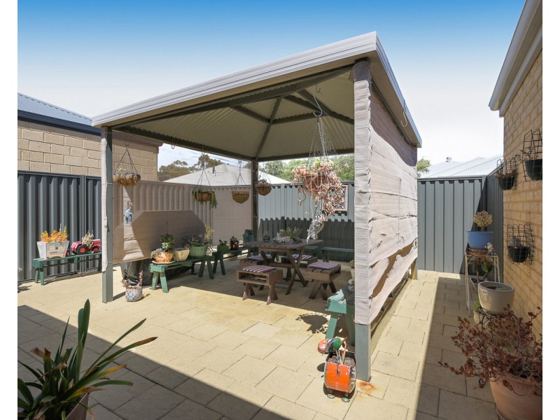 25 Bundoran Approach, Hilbert WA 6112