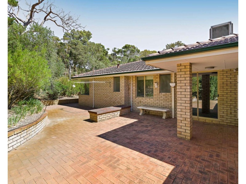 135 Carradine Road, Bedfordale WA 6112