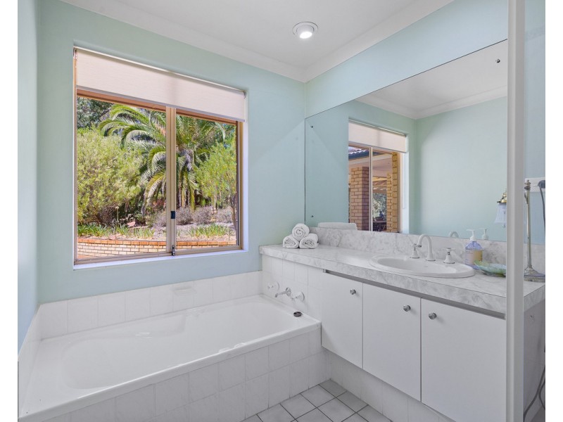 135 Carradine Road, Bedfordale WA 6112