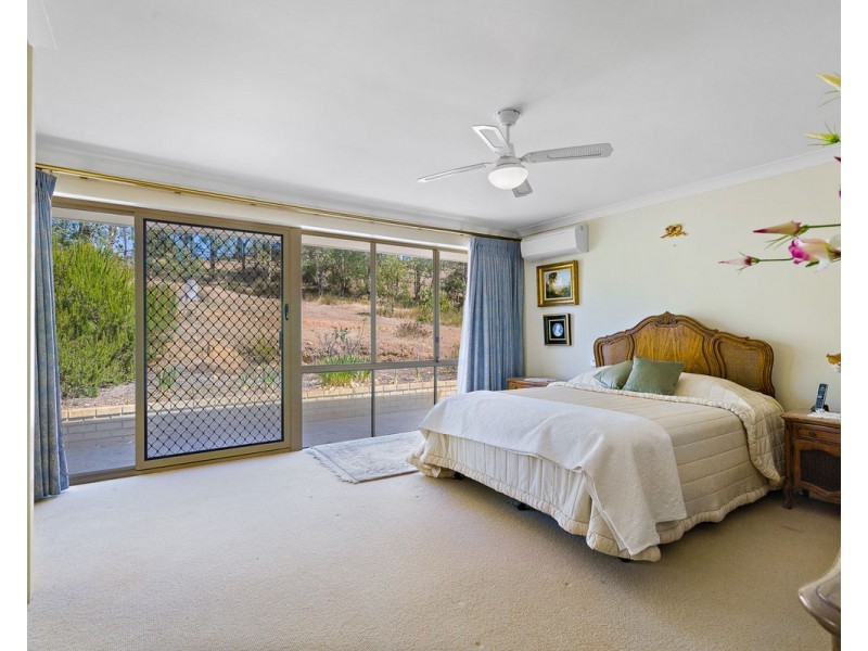 135 Carradine Road, Bedfordale WA 6112