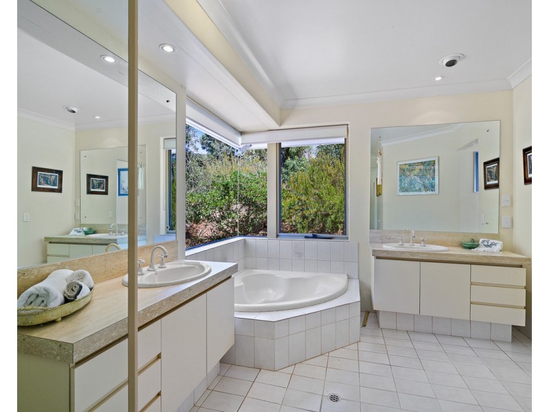 135 Carradine Road, Bedfordale WA 6112