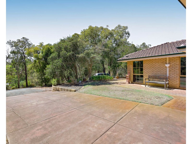 135 Carradine Road, Bedfordale WA 6112