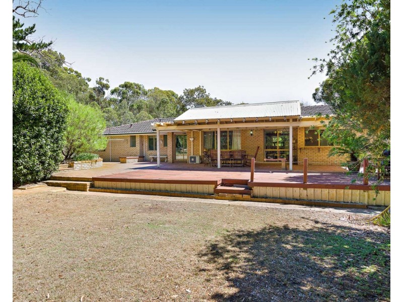 135 Carradine Road, Bedfordale WA 6112