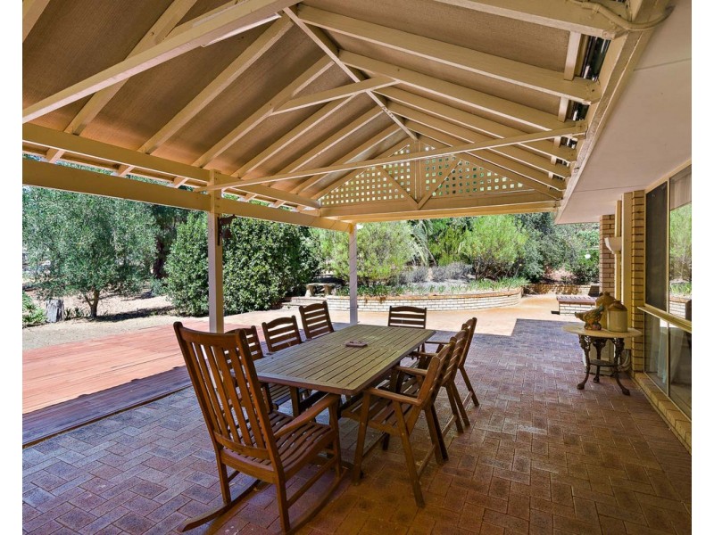 135 Carradine Road, Bedfordale WA 6112