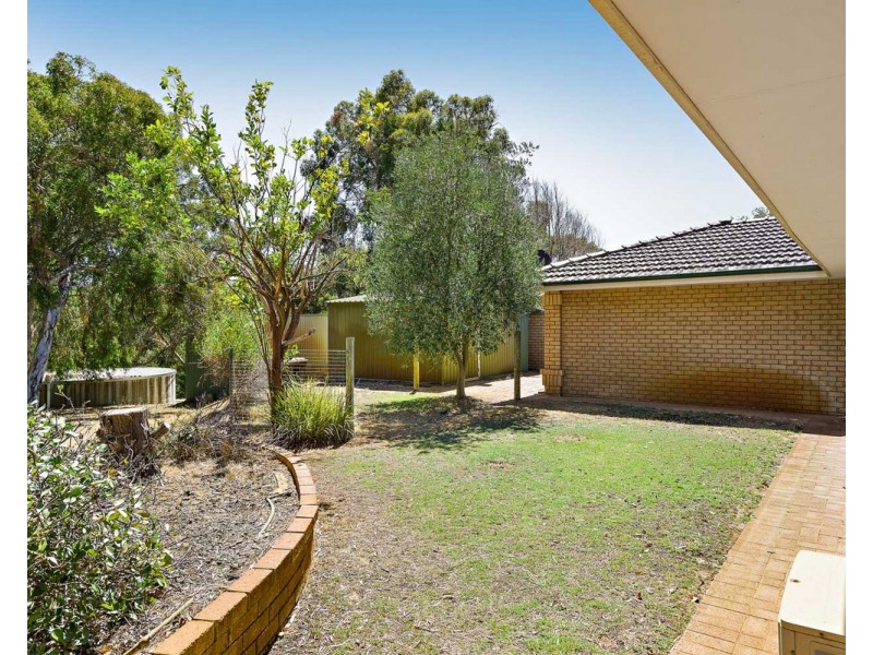 135 Carradine Road, Bedfordale WA 6112