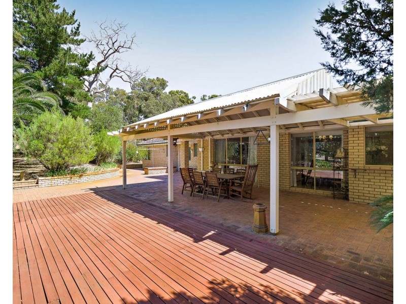 135 Carradine Road, Bedfordale WA 6112