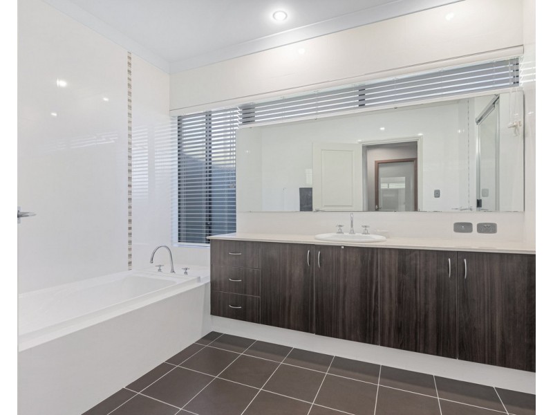 5 Aulini Drive, Bedfordale WA 6112