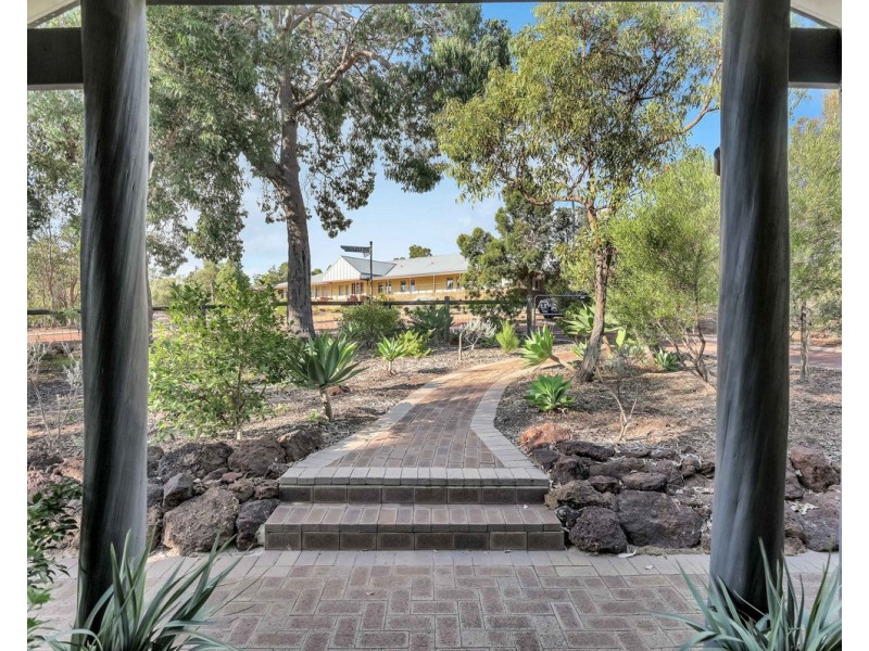 5 Aulini Drive, Bedfordale WA 6112