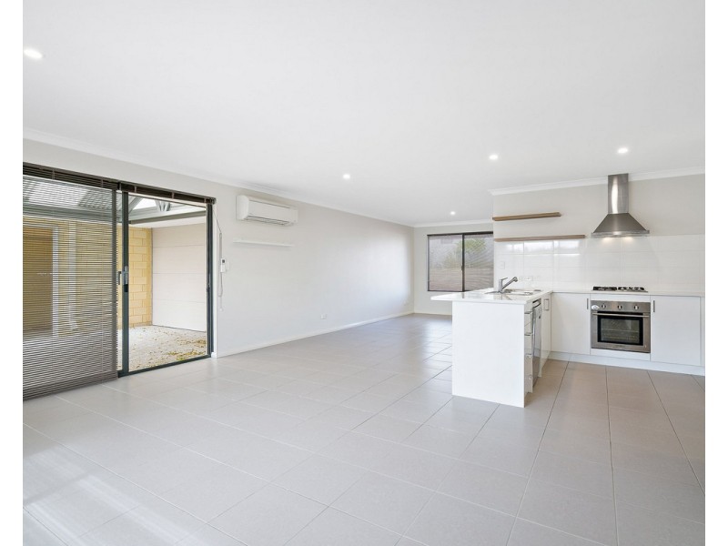 4/8 Benson Court, Mount Nasura WA 6112