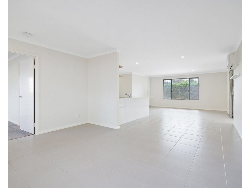 4/8 Benson Court, Mount Nasura WA 6112