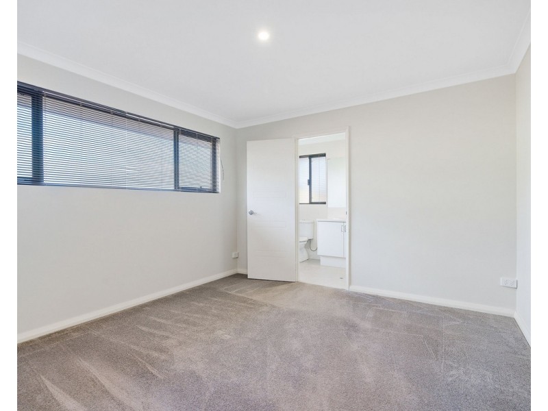 4/8 Benson Court, Mount Nasura WA 6112