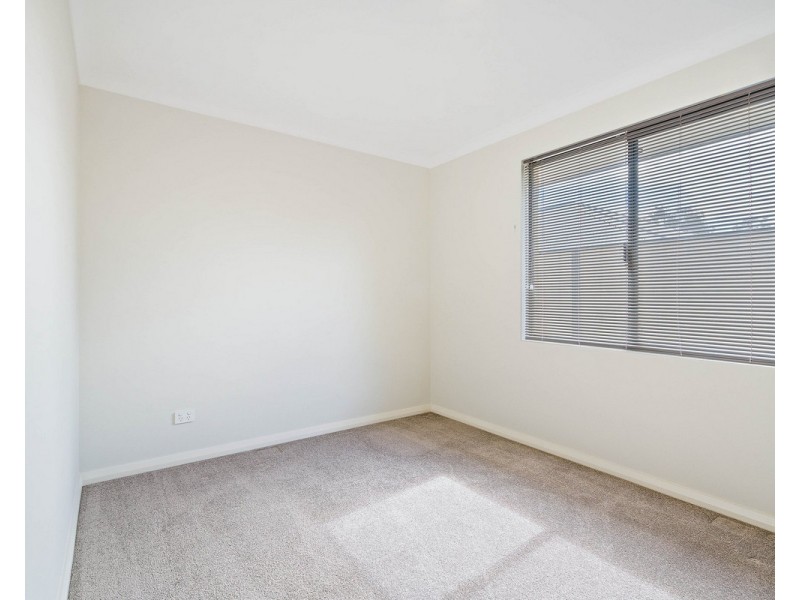 4/8 Benson Court, Mount Nasura WA 6112