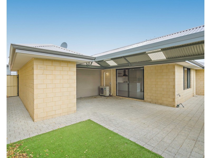 4/8 Benson Court, Mount Nasura WA 6112