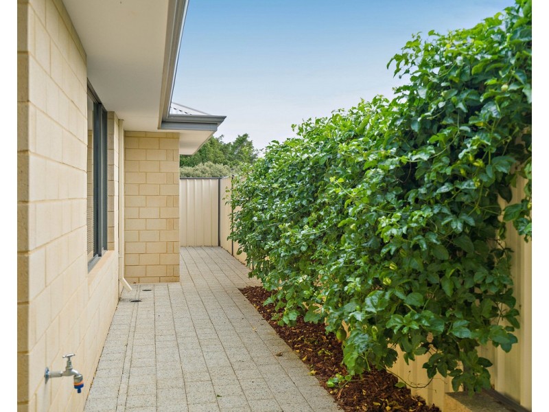 4/8 Benson Court, Mount Nasura WA 6112