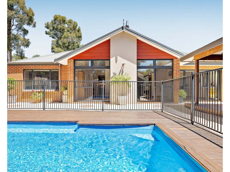 2 Hawkins Road, Roleystone WA 6111