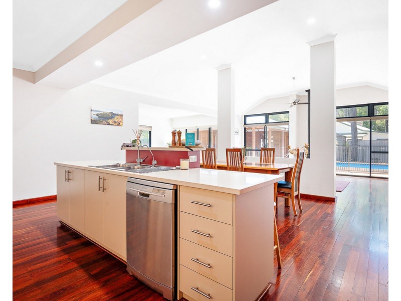 2 Hawkins Road, Roleystone WA 6111