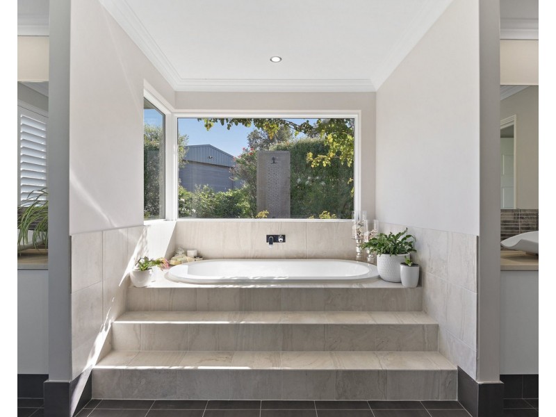 14 Glencoe Place, Bedfordale WA 6112