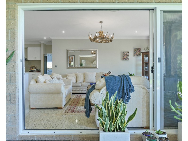 14 Glencoe Place, Bedfordale WA 6112