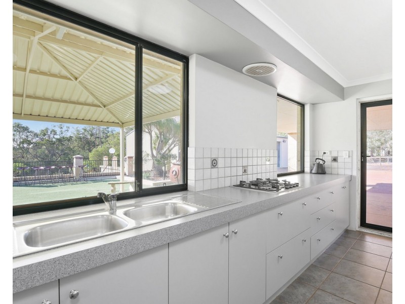 6 Trewarn Place, Bedfordale WA 6112