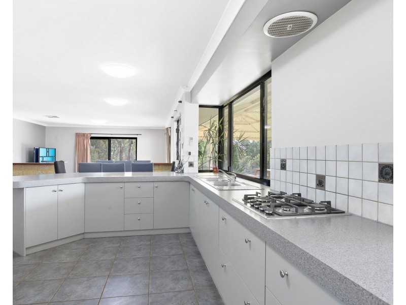 6 Trewarn Place, Bedfordale WA 6112