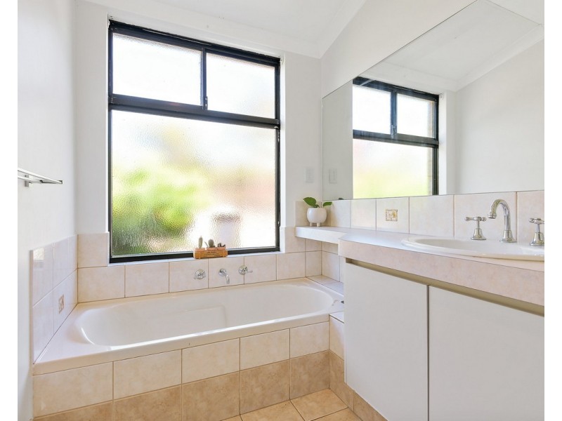 6 Trewarn Place, Bedfordale WA 6112