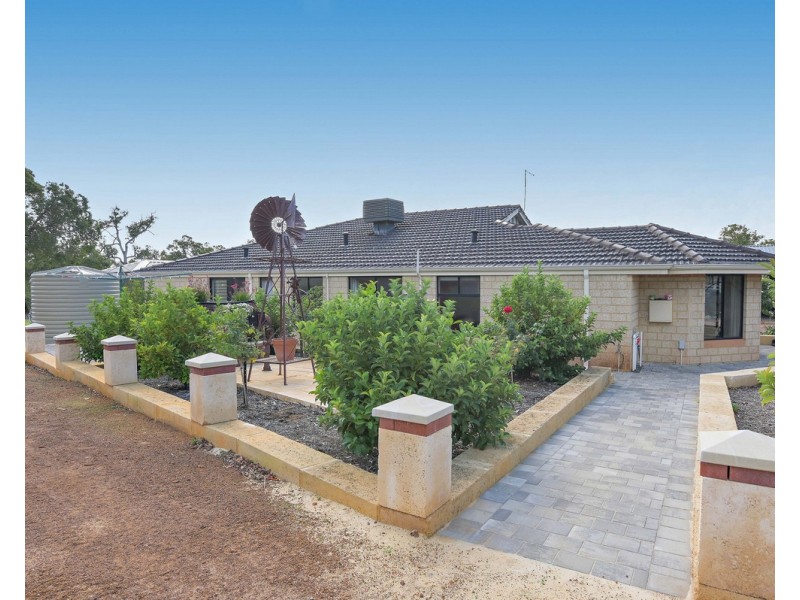 6 Trewarn Place, Bedfordale WA 6112