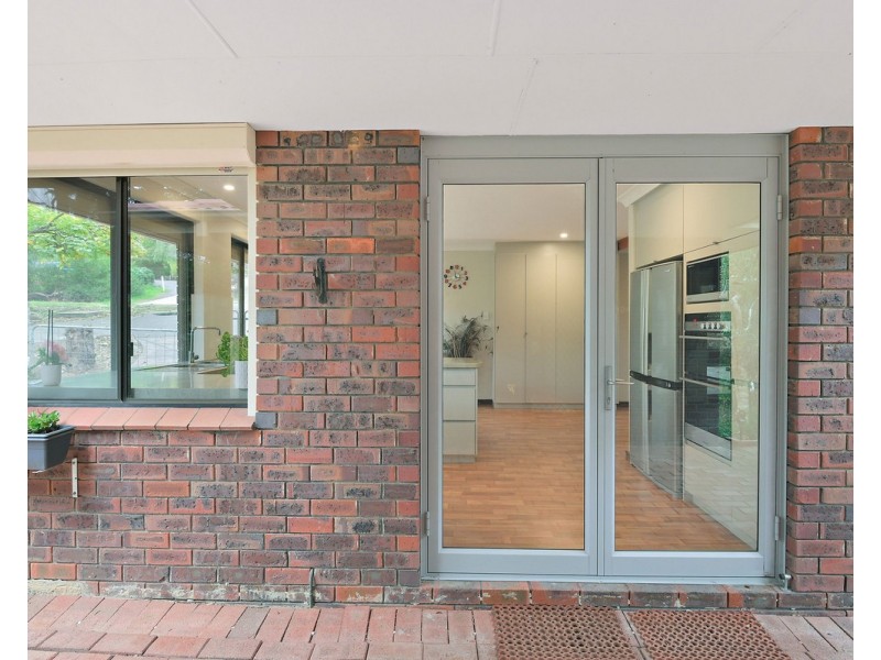 22 Barnes Road, Roleystone WA 6111