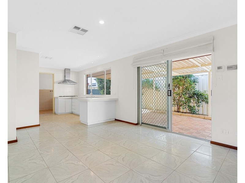 2/10 Zenobia Street, Palmyra WA 6157