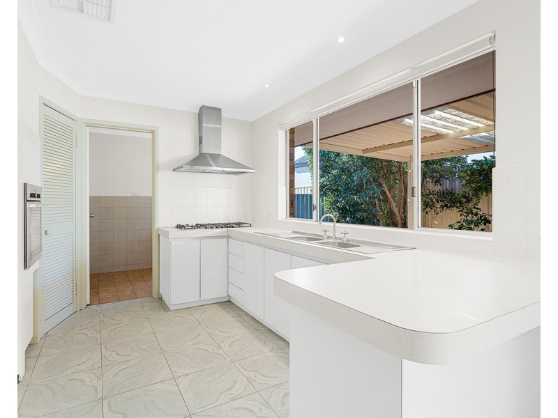 2/10 Zenobia Street, Palmyra WA 6157