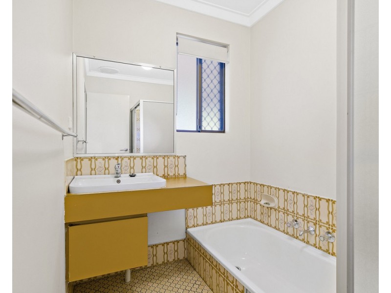 5 Kendal Court, Camillo WA 6111